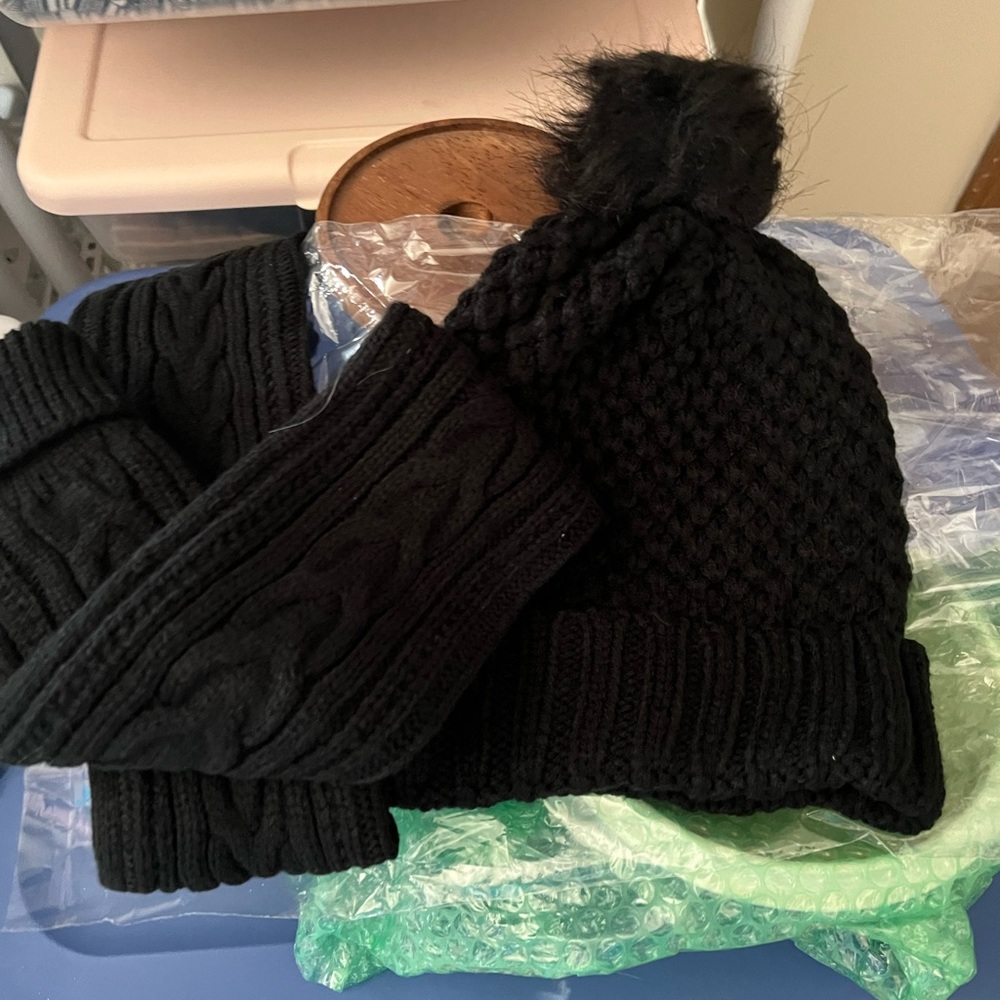 TJD Pom Hat and Boot Socks NIB